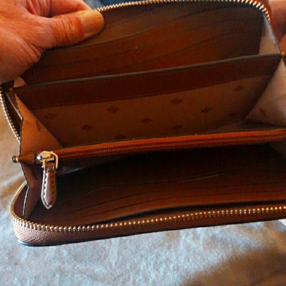 Kate Spade long wallet - Picture 5 of 9